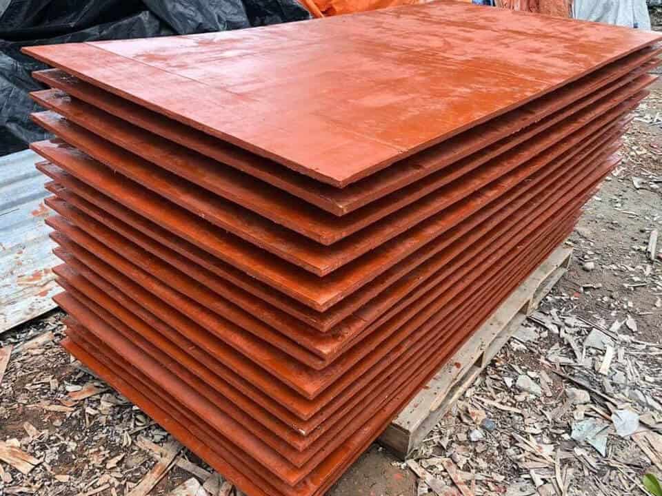 Tuy nhiên hiện nay trên thị trường có rất rất nhiều loại ép cốp pha khác nhau, từ chủng loại cho đến quy cách. Vì thế bạn cần phải chọn những sản phẩm đúng nhu cầu sử dụng, đồng thì phải trang bị các kiến thức để chọn những sản phẩm tốt nhất, đảm bảo chất lượng nhất.