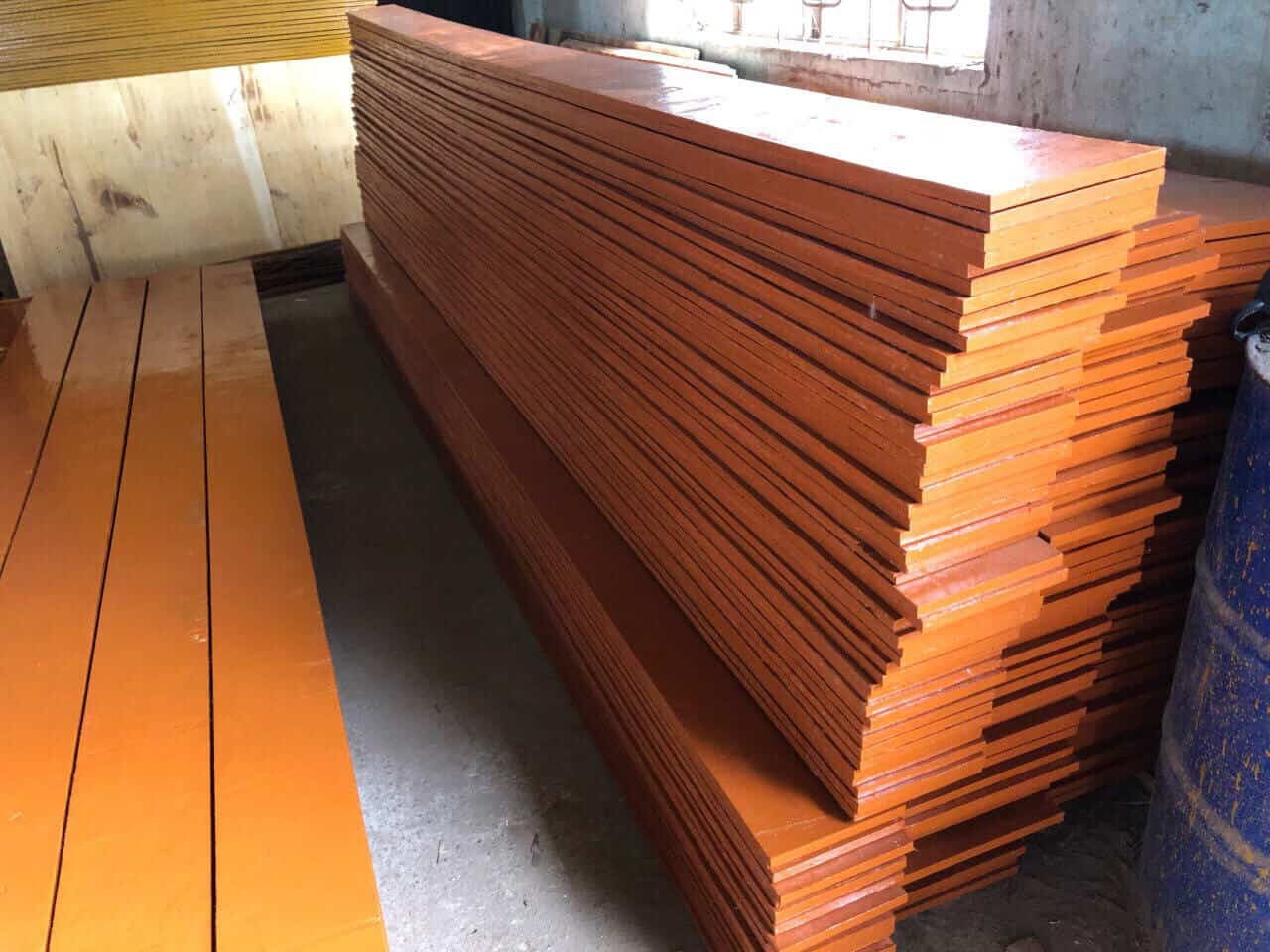 Ván Ép Coffa Dài 3 Tại kho gỗ Woodee có nhiều quy cách ván ép Cốp Pha khác nhau đảm bảo đúng tiêu chuẩn nội địa đến xuất khẩu.