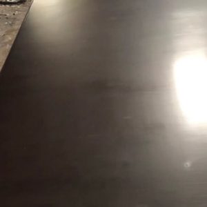 Bề mặt láng, tự tạo độ phẳng sau khi đổ bê tông nên không cần phải tô (trát vữa).