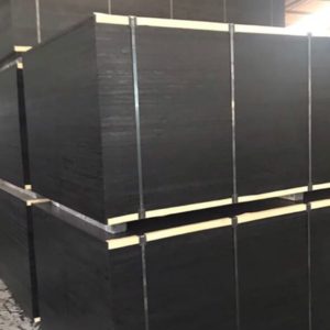 Tính năng nổi bật nhất của ván ép cốp pha phủ film đen là khả năng chịu lực của ván cao giúp giảm nhân công và thiết bị chống đỡ.